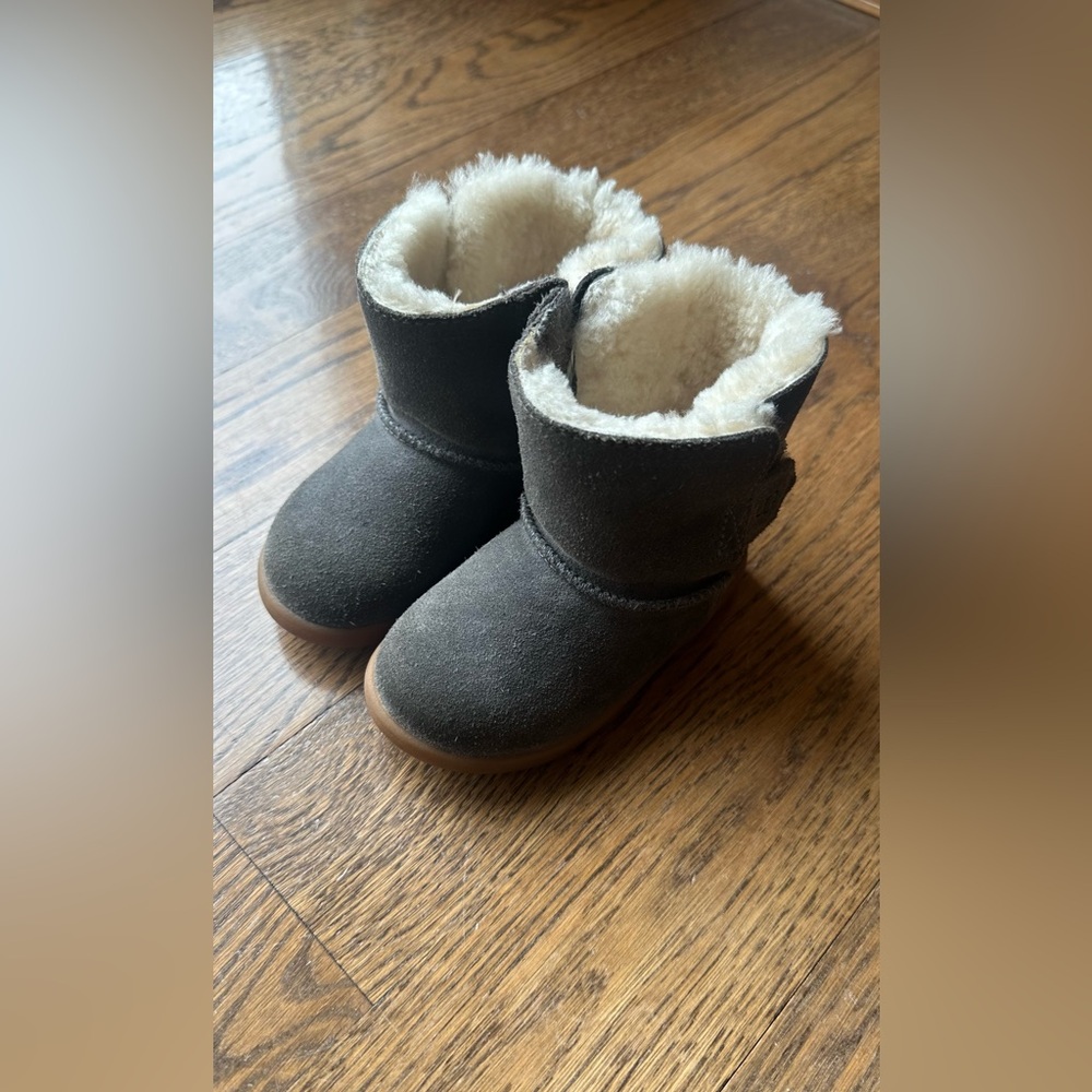 Ugg toddler Keelan suede boots in grey